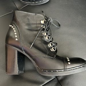 VENEZIA black booties